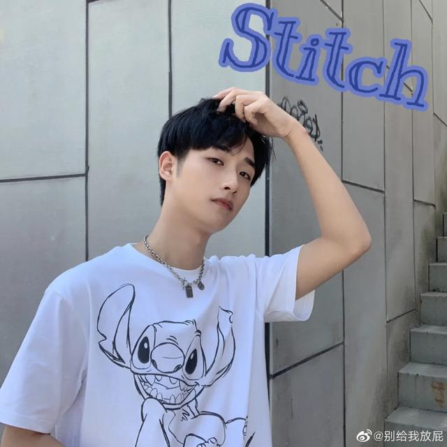 昨天，我的小姐妹们都想泡一个叫小张的帅哥… ​