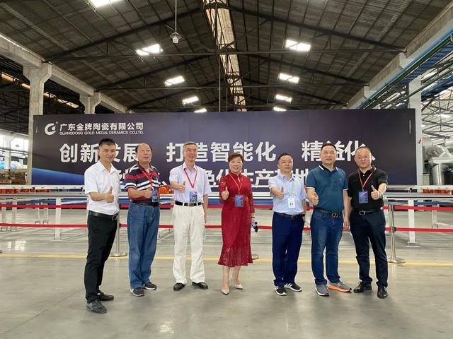 “3生萬物——2020金牌企業(yè)中國建筑衛(wèi)生陶瓷行業(yè)巖板應(yīng)用研究中心揭牌儀式暨德利豐薄巖板全球發(fā)布會(huì)”盛大開啟！(圖5)