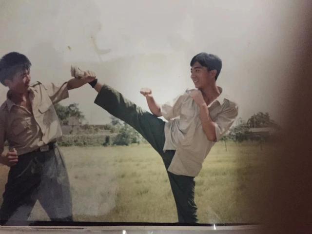 太硬汉了！真羡慕他这种“不服就干”的人生