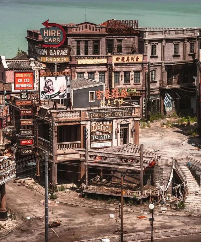 《八佰》中仅一江之隔的歌舞升平的租界取景于此,为了拍摄《八佰》斥