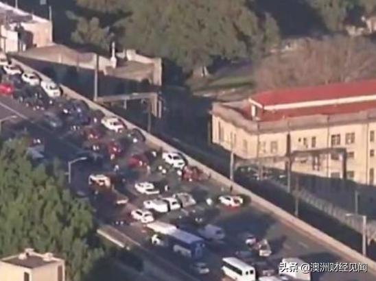 快讯！悉尼海港大桥多车相撞！1死3伤1人被困！