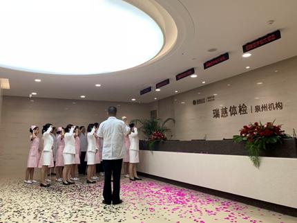 中国医师节丨白衣执甲，向每一位平凡而伟大的医师们致敬