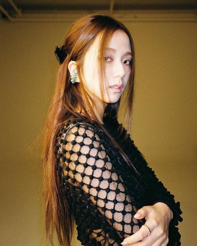 上个月 28 日携手美国歌手赛琳娜戈麦斯一同发布了新歌《ice cream》