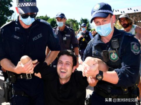 悉尼墨尔本大批警察与反封锁抗议者激烈冲突！多人被当场逮捕