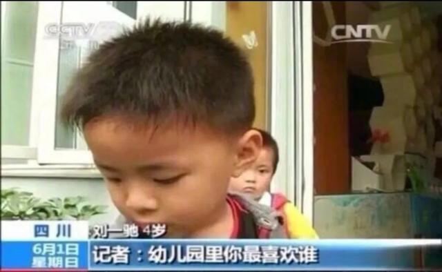 别再惦记绿茶婊了，现在都流行“迎男而上”的红茶女孩
