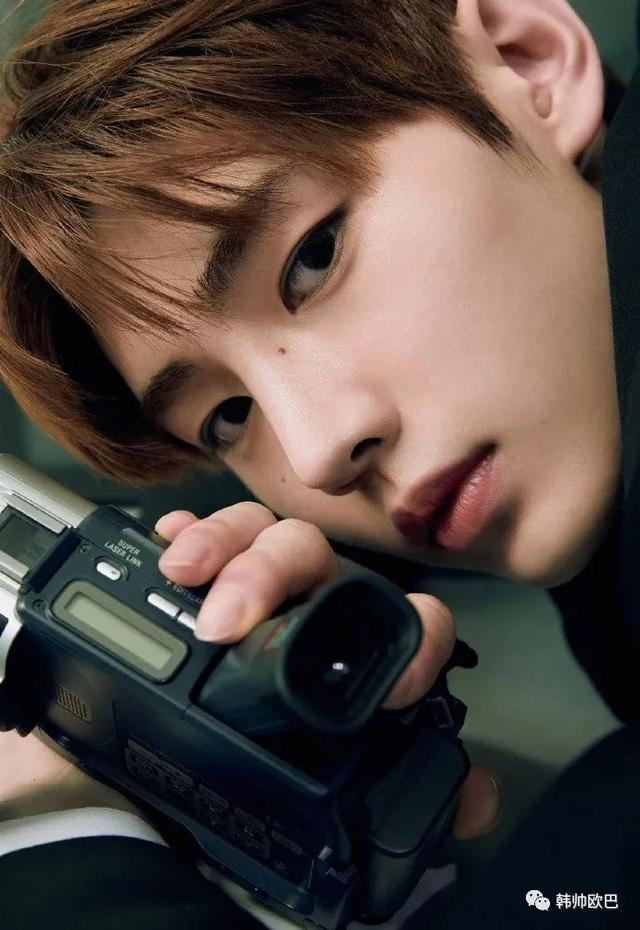 iland出道组男团的公式照美貌都一览无余地展示出来