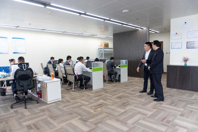国家一级影视演员周红军走进河南省天润房地产估价咨询有限公司(图3)
