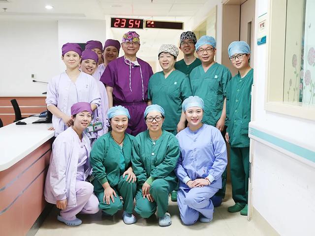 上海市第一妇婴保健院万小平医生荣获第十二届「中国医师奖」