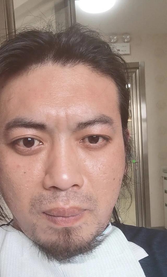 三吉彩花大尺度写真登上热搜 却意外撞脸手工耿 果酱音乐
