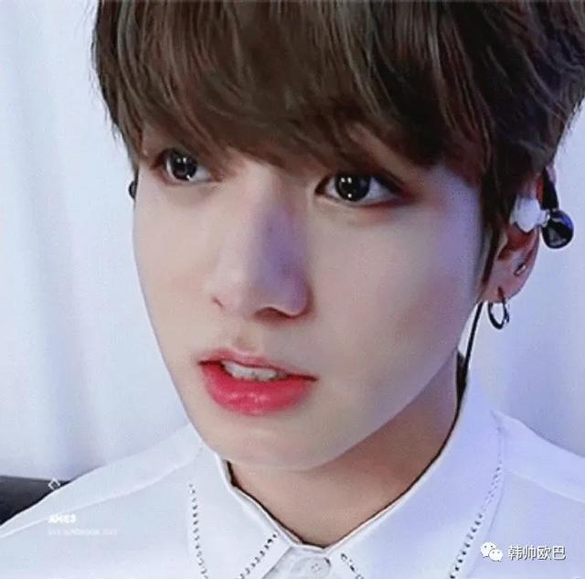 五官都漂亮,眼睛尤其令人印象深刻,田柾国豆大眼睛好漂亮