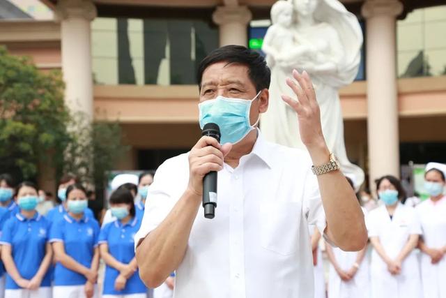 兑现迟到七个月的承诺！白衣换白纱，你是最美的新娘！