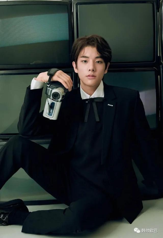 iland出道组男团的公式照美貌都一览无余地展示出来