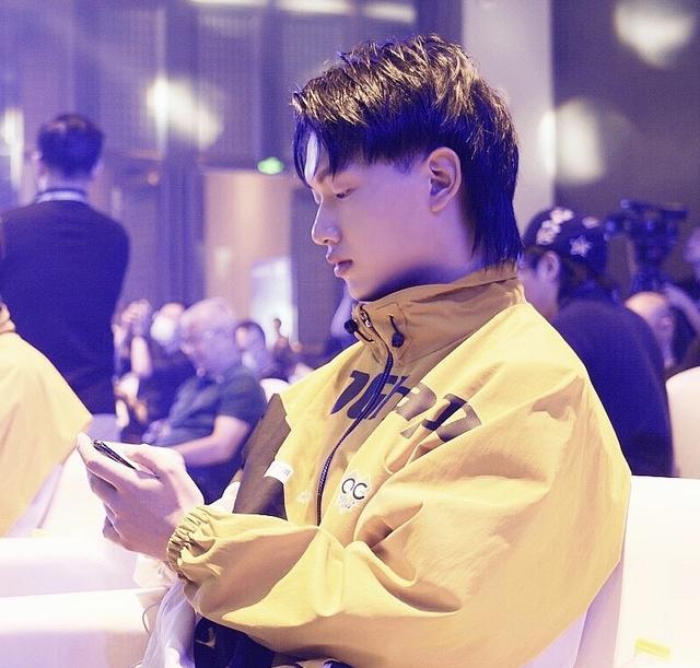 飞牛也是见光死无滤镜照片曝光女粉集体脱粉网友心疼孩子