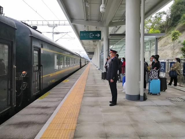 安康汉阴火车站恢复办理客运业务-西西新闻-国家一类新闻网站