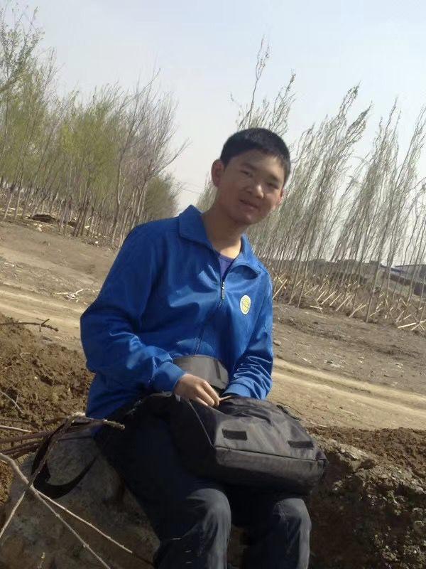 摇滚鼓手17年后应聘保安都被拒：谈什么梦想，那就是个屁！