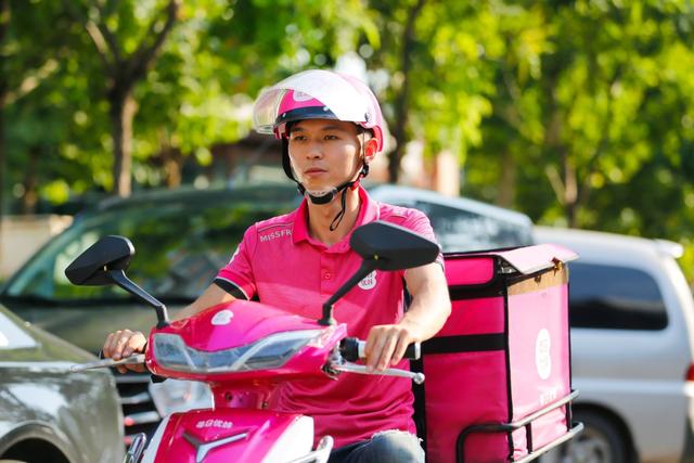 快递外卖争投智能柜美团饿了么均入场推特ceo生前将捐全部财富