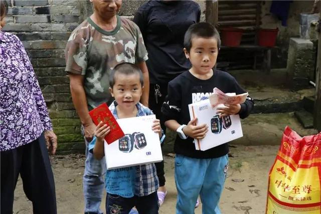 “慈善融真情，爱心无止境”，《发现品牌》栏目组爱心公益行活动（博白站）