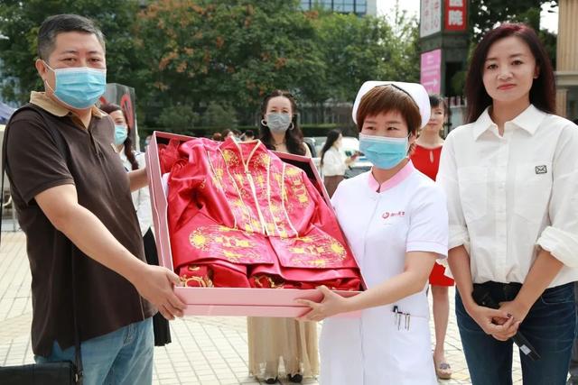 兑现迟到七个月的承诺！白衣换白纱，你是最美的新娘！