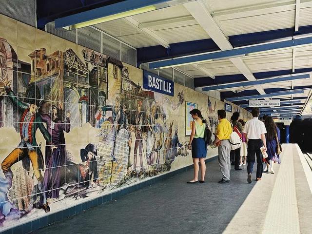 艺术与设计 - 穿梭在巴黎地铁里的文艺,自由与学术魅影