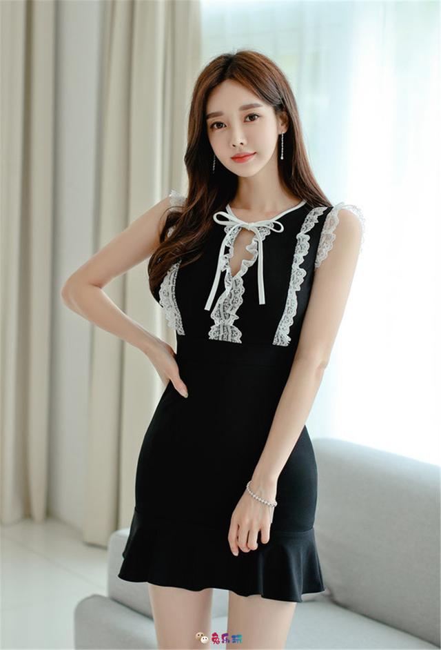 孙允珠丨腓特烈宫廷古典暗蝶纯黑洋裙