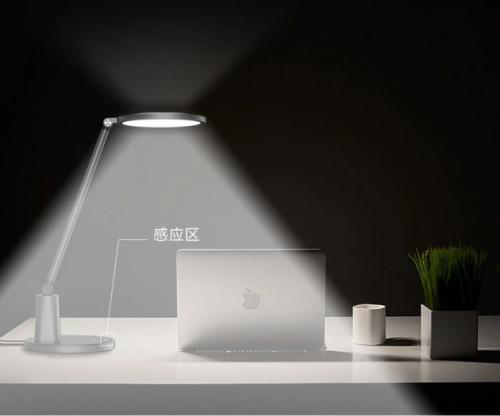 广告|雷士照明AAA级台灯拯救即将要辅助作业的你