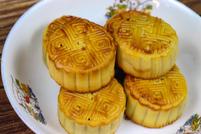 做个有品位的吃货，自己吃，送朋友都非常合适的月饼礼盒！