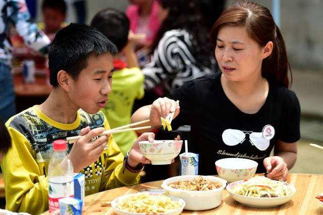 饭局上,不喜欢别人夹菜给自己,也不想夹菜给别人,都是这4种人