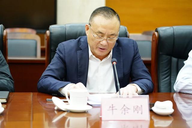 会上,党外代表人士牛余刚,穆峰,马弘,蔡平,樊振东先后发言,大家在发言