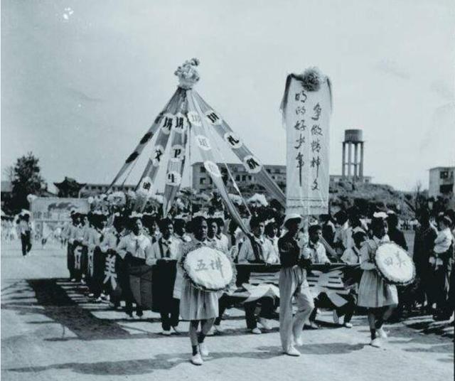 民国人看走眼，他说此事北京没做好，赶上上海得100年