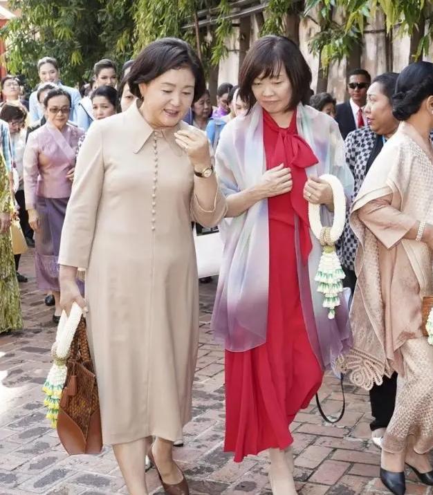 日本新第一夫人亮相!温文尔雅清纯短发,书卷气场胜过安倍昭惠