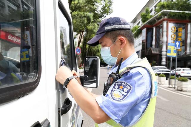 烈日|致敬，烈日下的警色