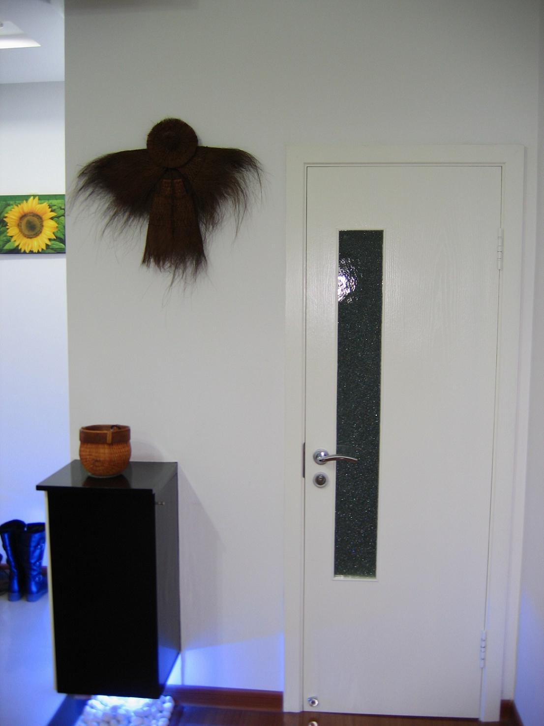 Does the bathroom door open outwards or inwards?The key depends on