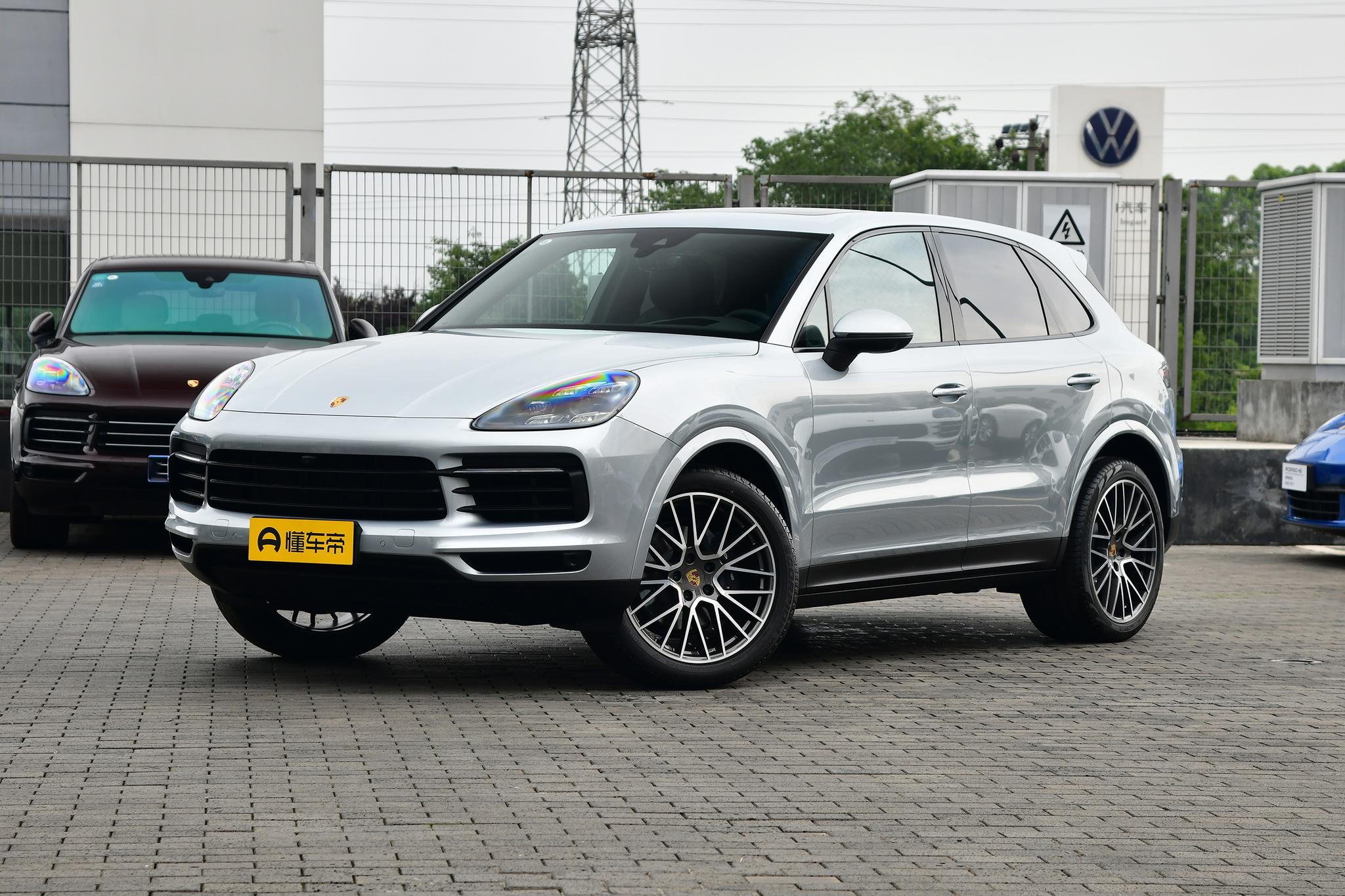 How to solve the problem that the double flashing lights keep flashing after the Porsche Cayenne