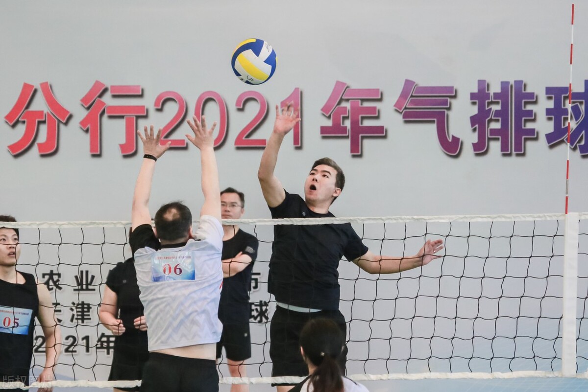 The Evolution of Balloon Volleyball Competition Rules and Its Influence on Techniques and