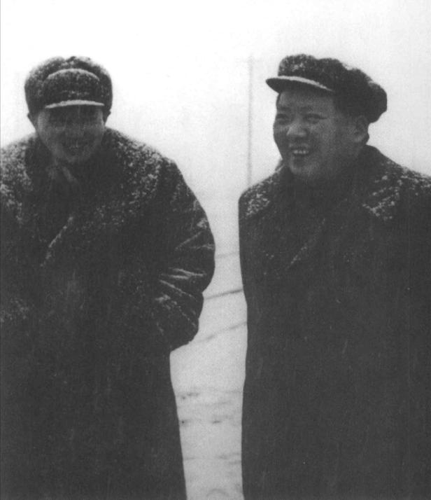 Mao Zedong is a southerner, but he loves snow. Whenever the snowflakes ...