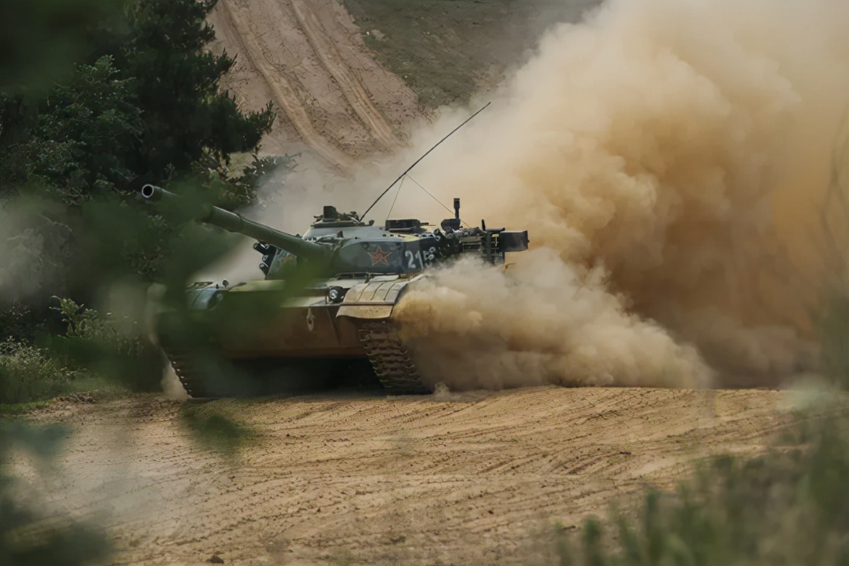 Break through the armor of the U.S. Emperor!The 215 tank destroyed five ...