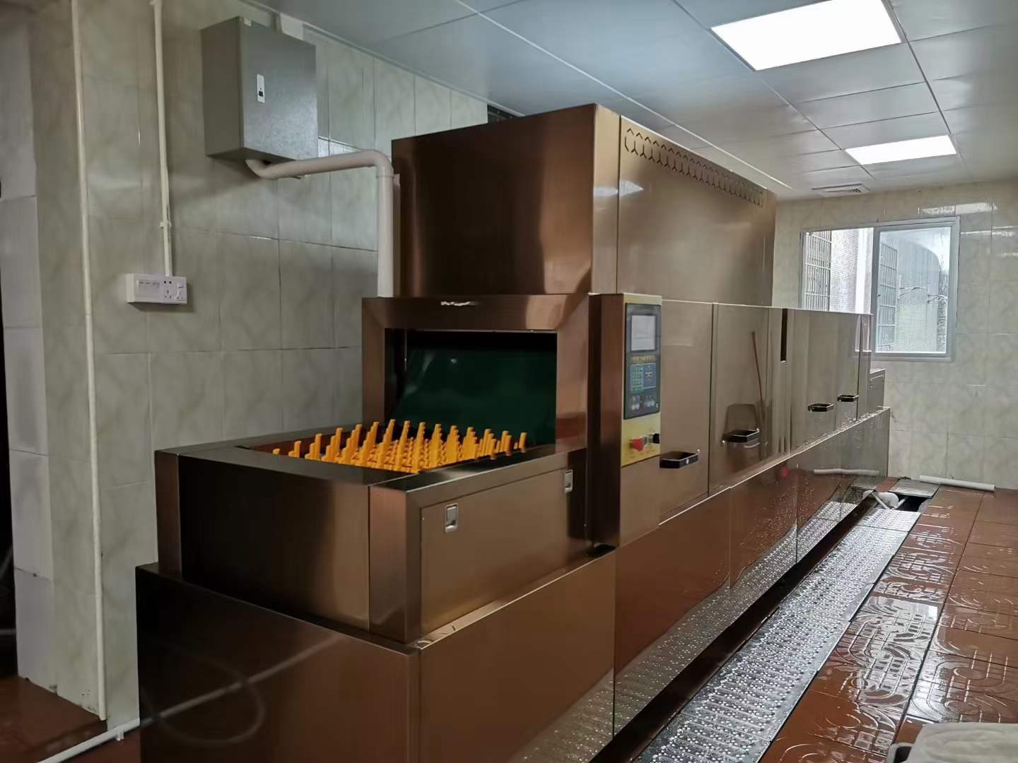 The equipment characteristics of the canteen dishwasher iNEWS