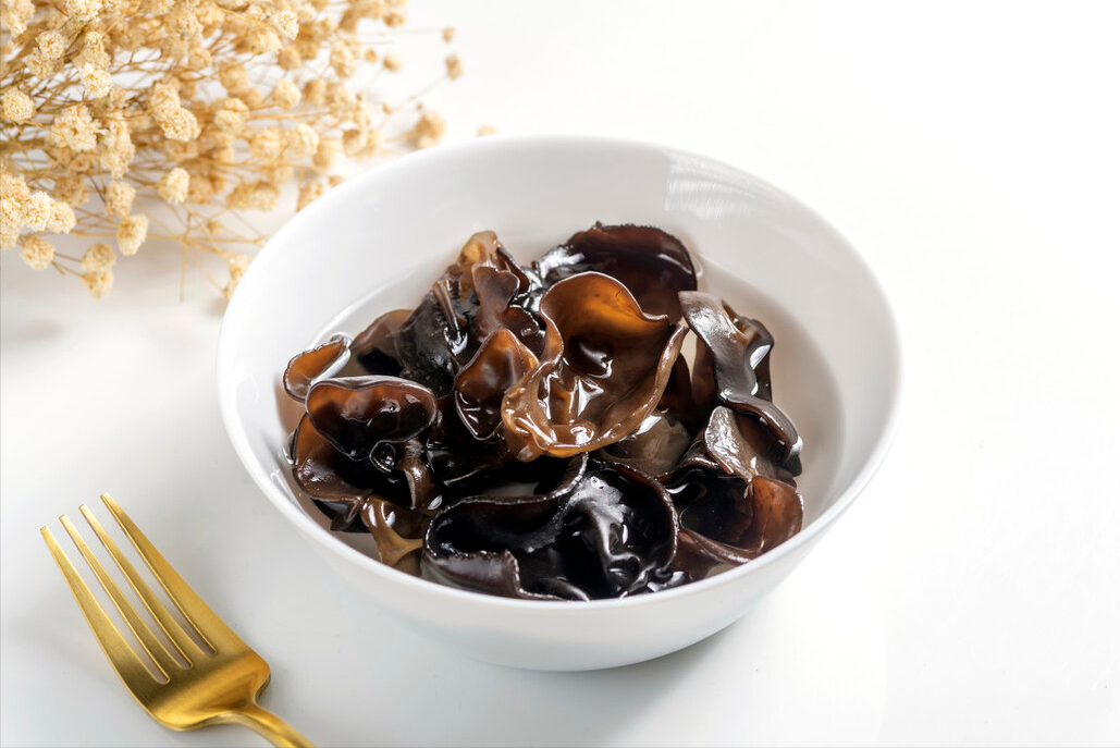 Use cold water or boiling water for soaking fungus? Teach you a trick