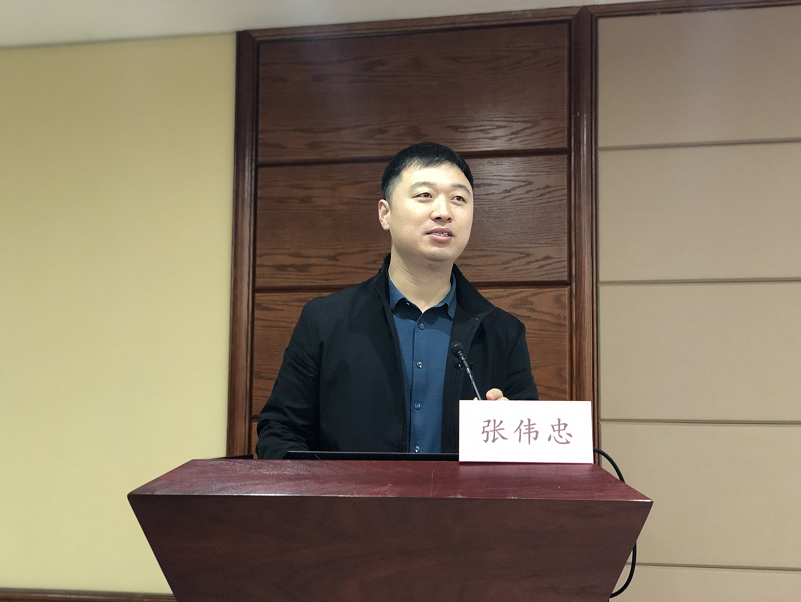 交流中心讲师郭蒙围绕《脐带血科研新进展》等课题为医护人员进行培训