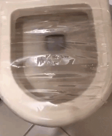 搞笑动图GIF：把小龙虾当瓜子嗑，也是厉害了！