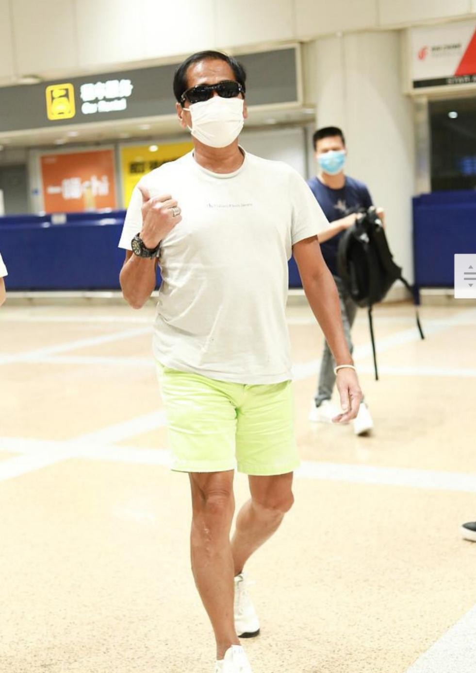 61-year-old Qi Qin showed vitality at the airport. His figure was ...