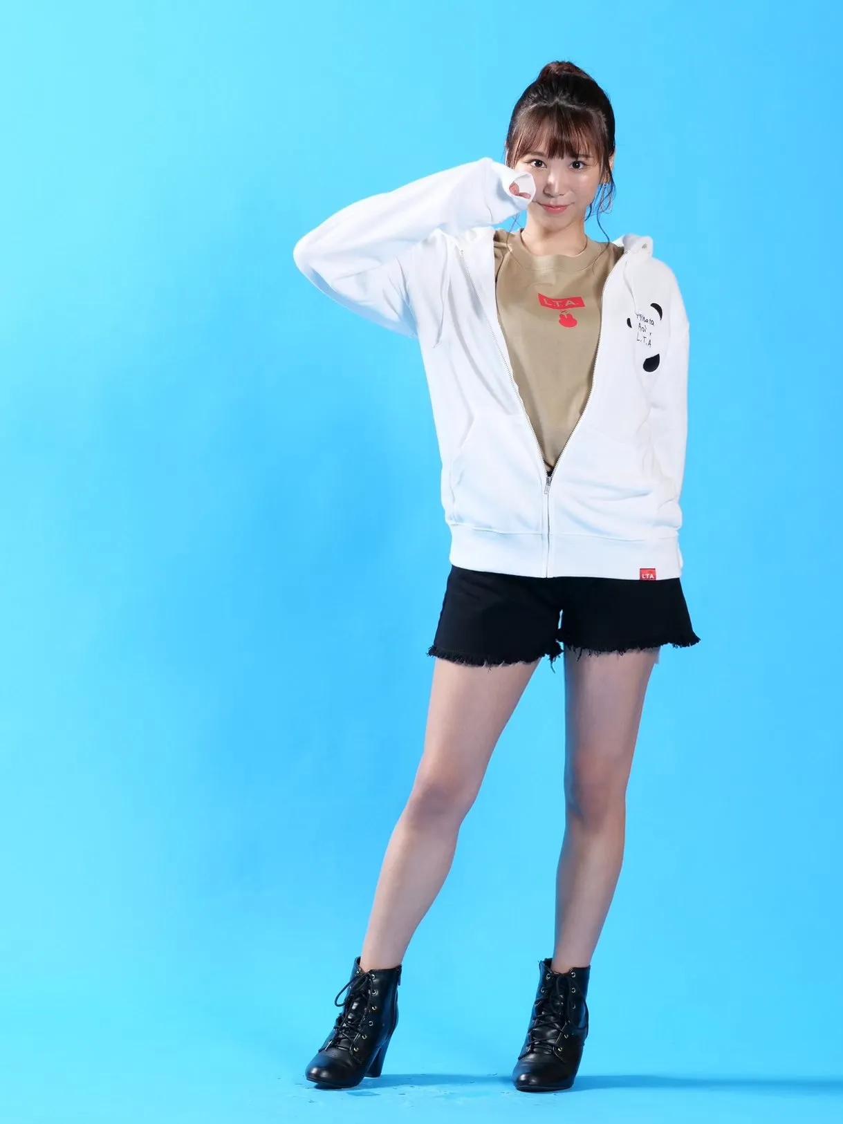 Japanese gravure idol and actress Aoi Hyuga's beautiful young lady's