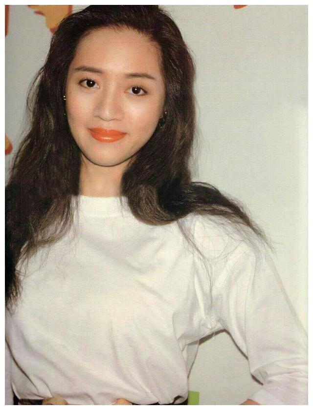 Hong Kong music scene's top ten female singers debut time and Fang Ling