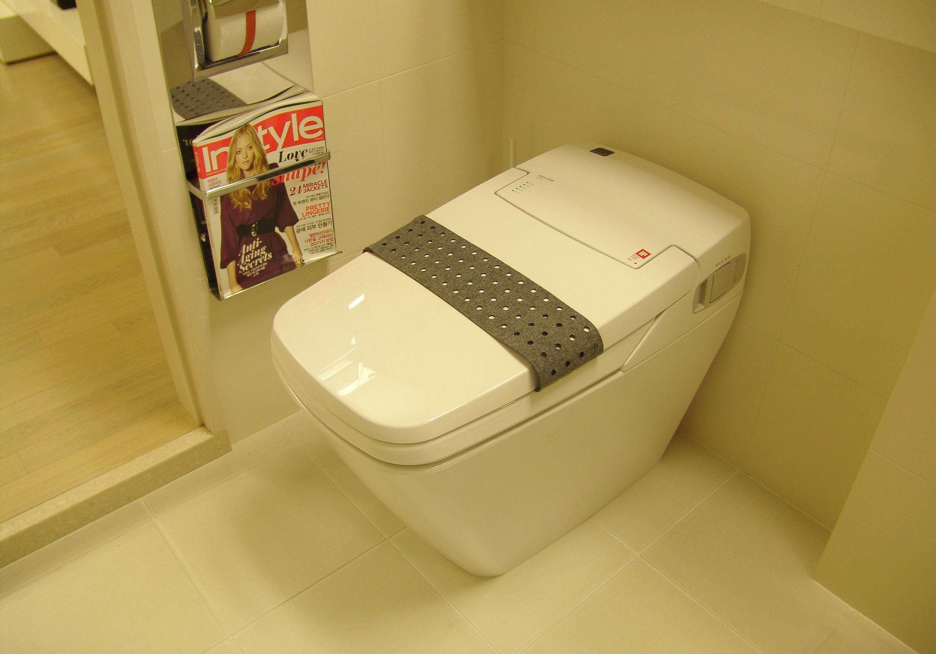 Smart toilets have more functions, why do you buy smart toilet lids