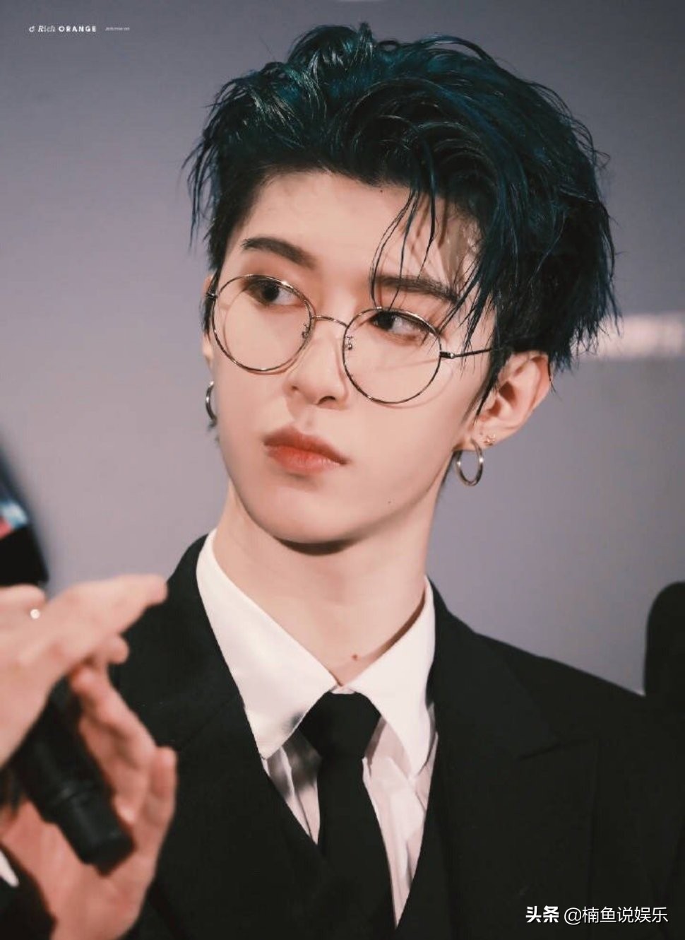 How handsome is Fan Chengcheng wearing glasses?Cold temperament is like ...