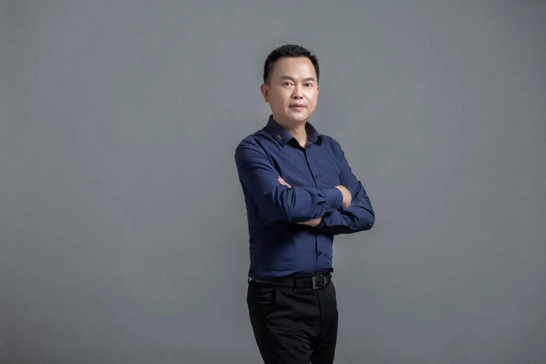 温情华小 今生相伴——成都天府新区华阳小学原校长樊杰离任发言