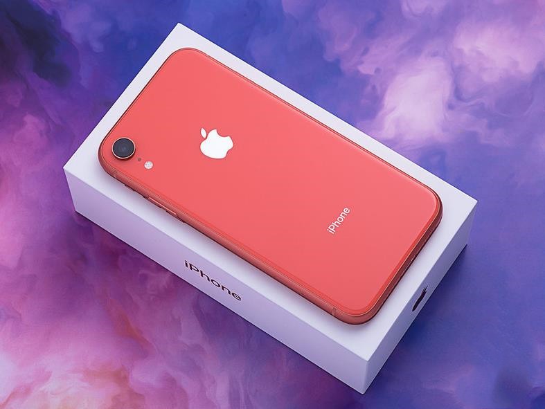 What is the level of the iPhone XR equivalent to an Android machine 3