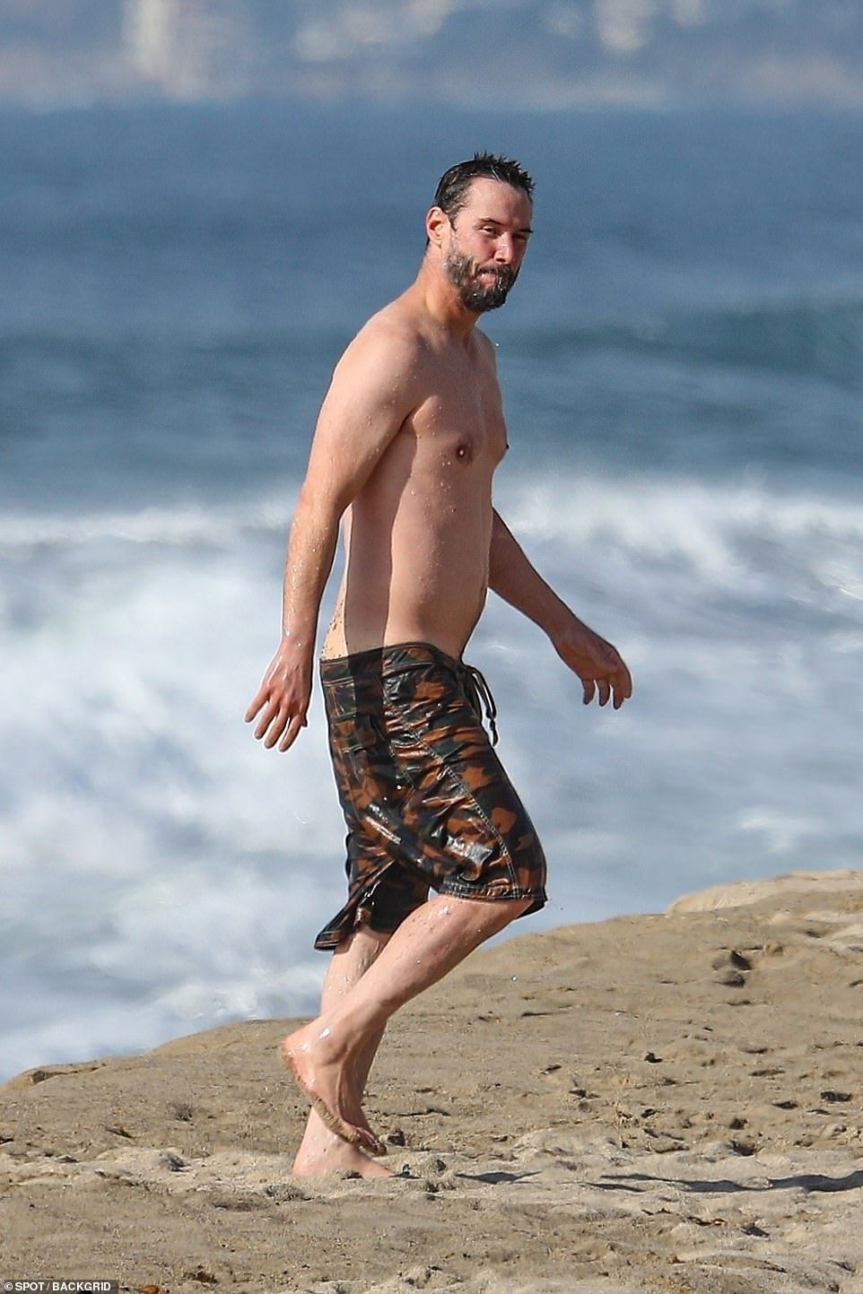 Keanu Reeves Skin Keanu Reeves cuts short hair to become fresh, 56-year-old can hardly ...