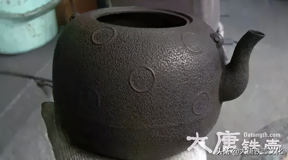 Why are Japanese iron pots so expensive? iNEWS