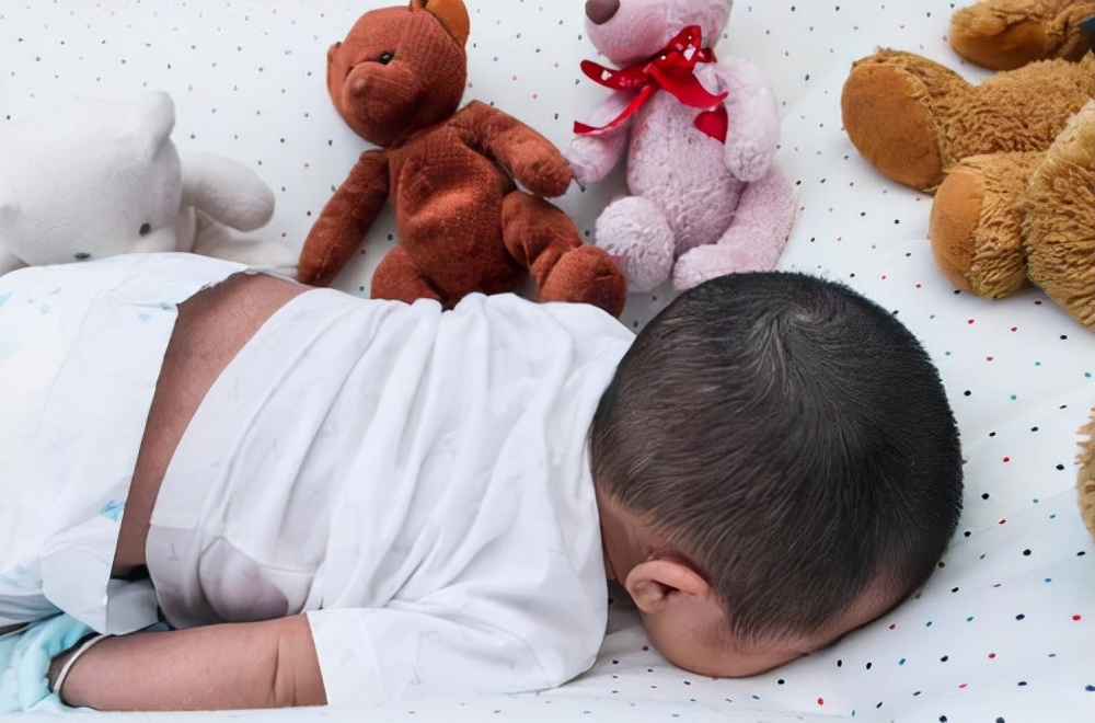 How old can a baby sleep on his stomach?Gu Juji stayed up all night for